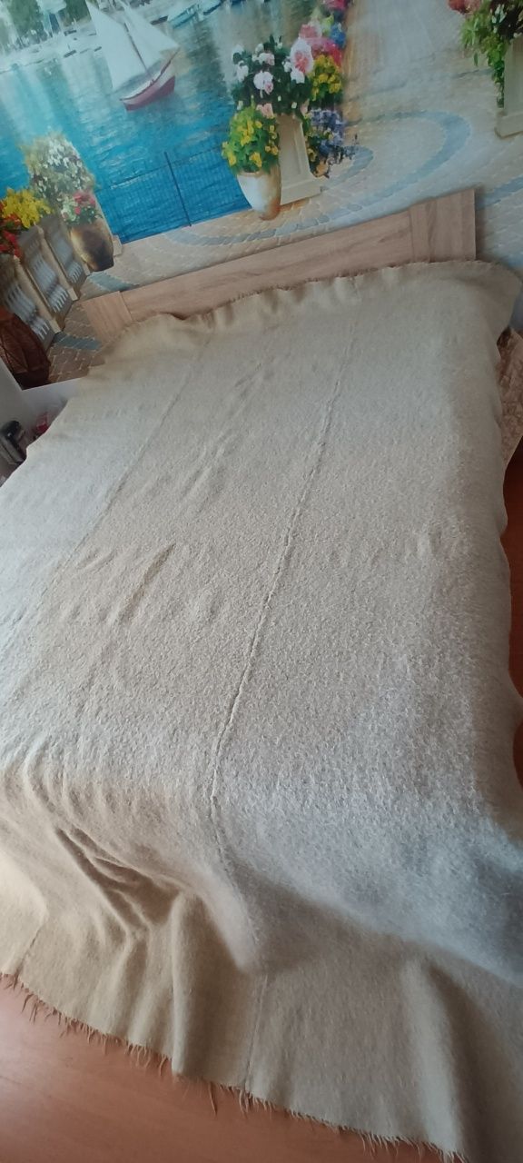 Бели родопски килими за под.