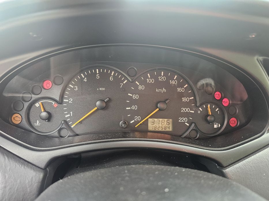 Ford focus 2 1.6 benzina