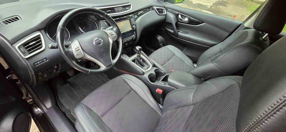 Nissan Qashqai-1.6 DCi *4x4*