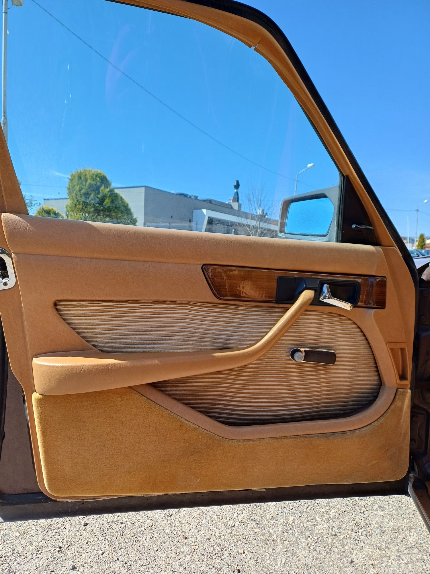 Mercedes Benz W126 280 S ЦЕНАТА Е ДО КРАЯ НА МЕСЕЦА !
Автомобилът е с