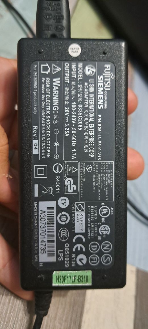 Лаптоп Fujitsu AH502