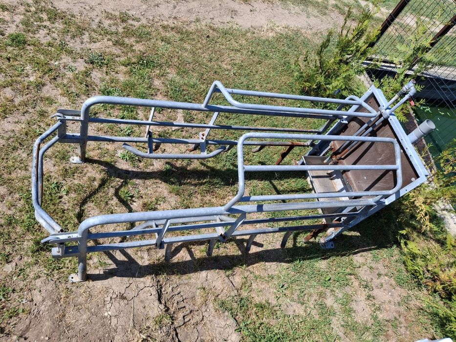 Hrănitoare semiautomate , boxa fatare , grătare 60x40