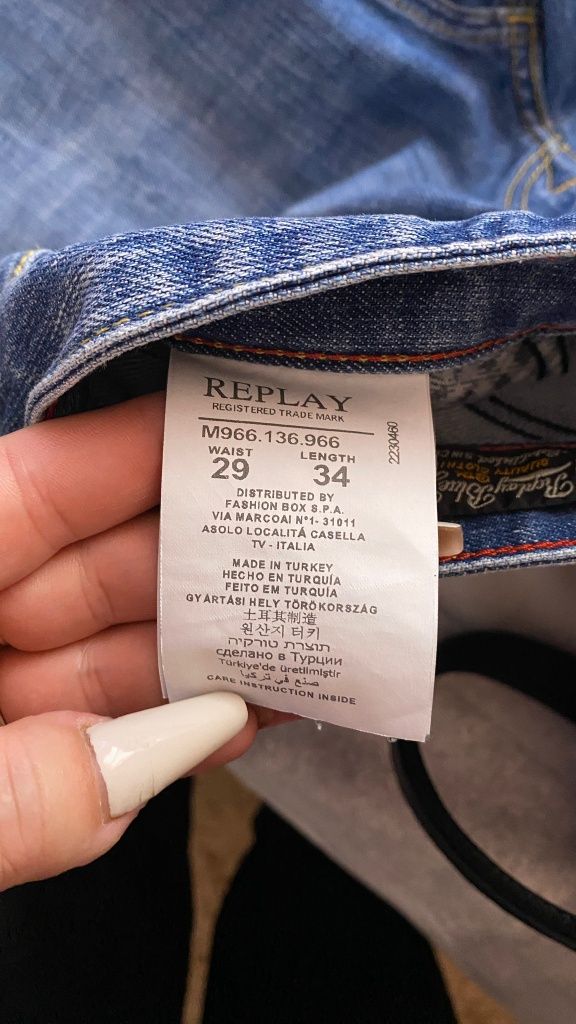 Blugi bărbați Replay , blugi dama Armani și Tommy Hilfiger