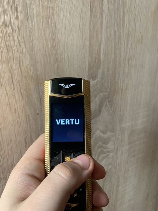 Уникален мобилен телефон Vertu