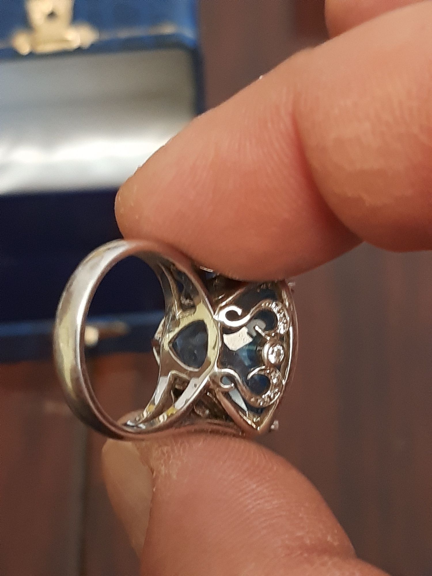 Страхотен сребърен пръстен с топаз