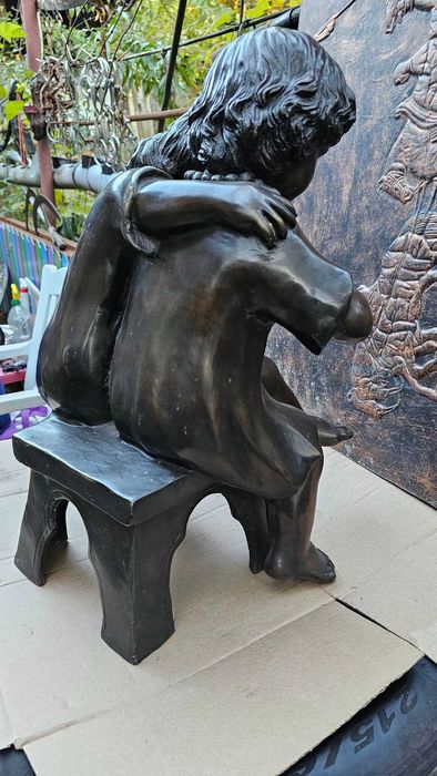 O Superba Piesa din Bronz  semnata