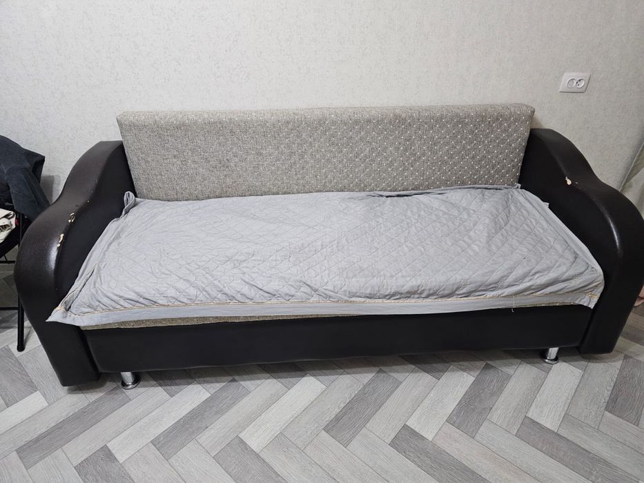 Продаю диван в хоршем состояний