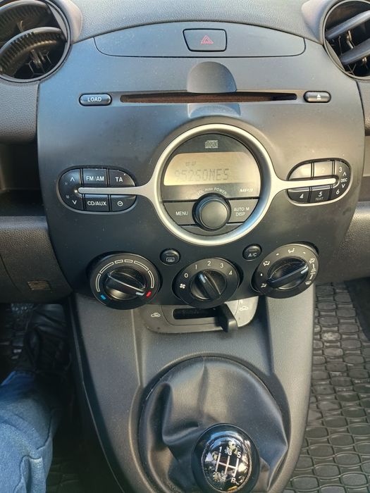 Vând autoturism Mazda 2