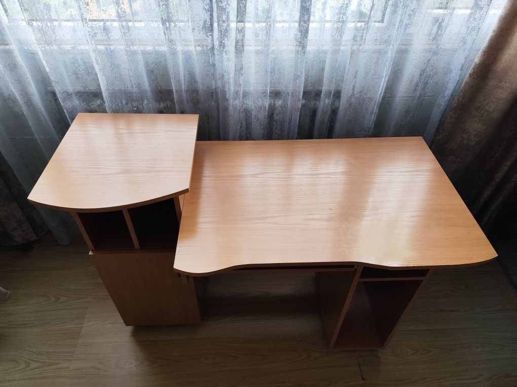 Стол компьютерный, письменный.