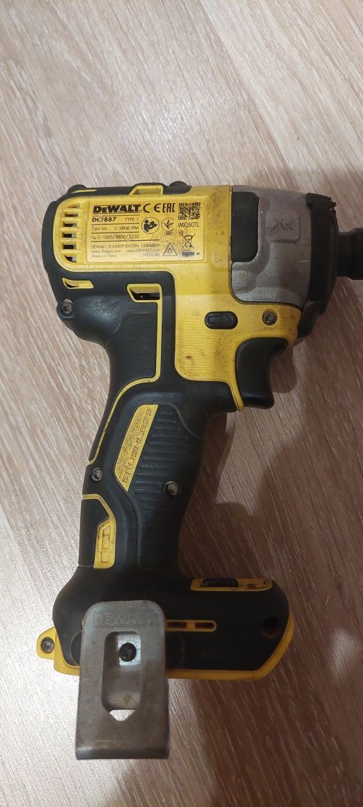 Безчетков ударен винтоверт импакт 18v xr DeWALT DCF887.
Използван в пе