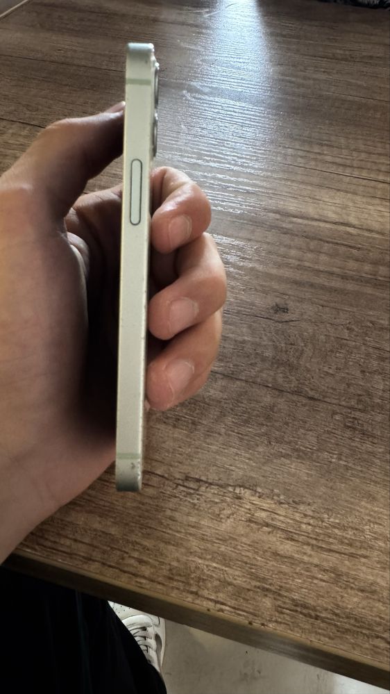 iPhone 12 mini.