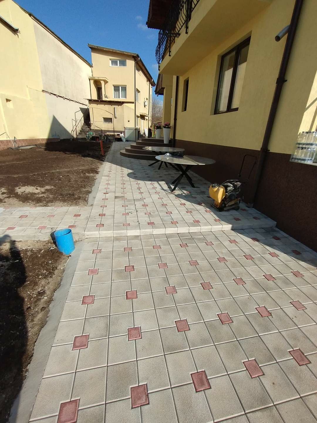 Pavaje și pavele modele noi pentru zone rezidențiale Asiguram montaj
