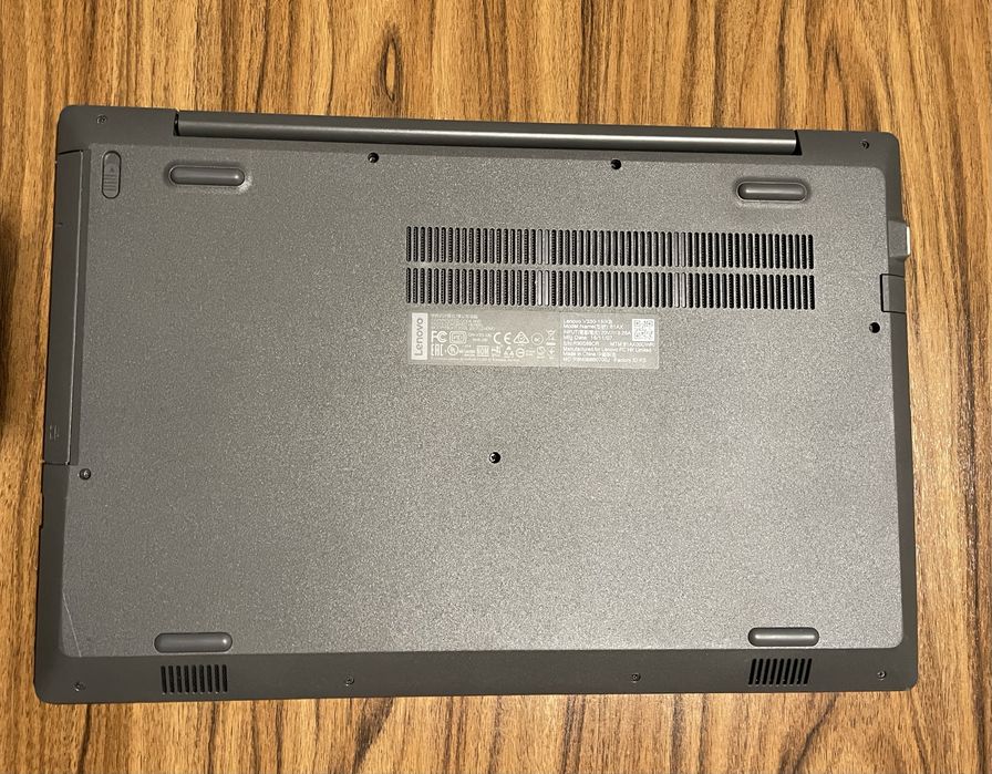 Laptop Lenovo V330-15IKB Windows 11