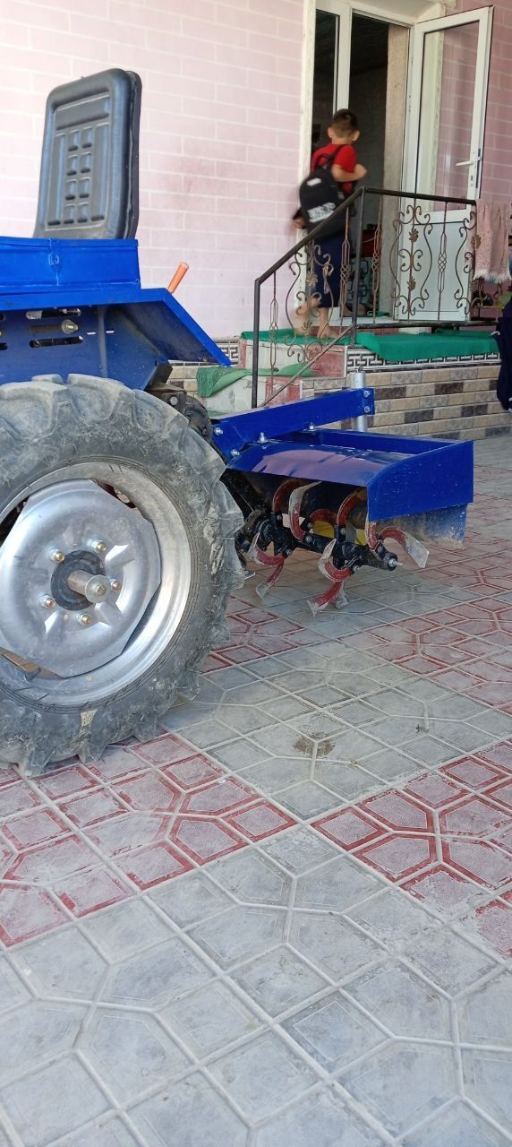 Mini traktor sotiladi