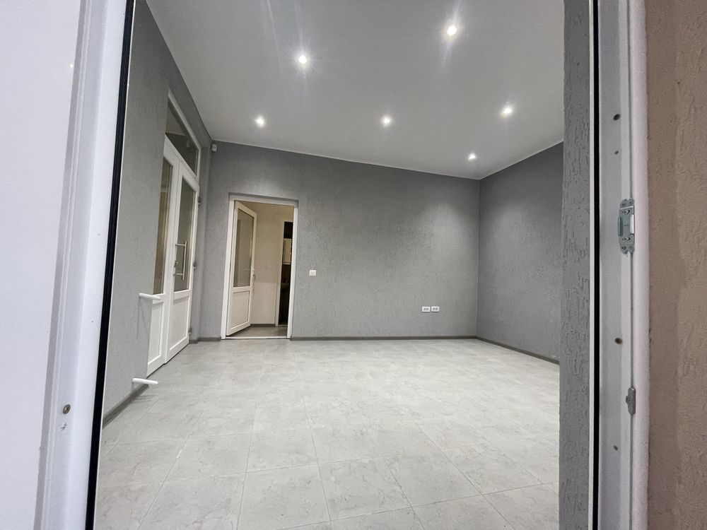 Spatiu comercial 262 mp + curte betonata