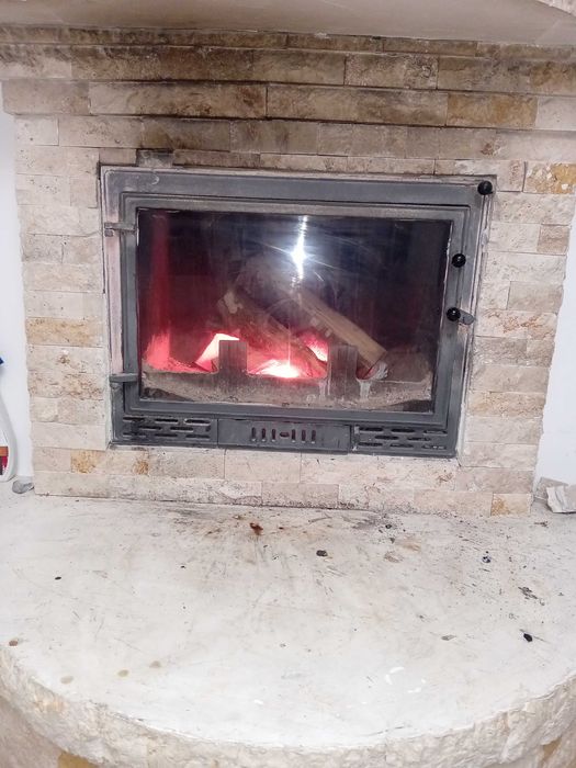 Focar semineu pe lemne