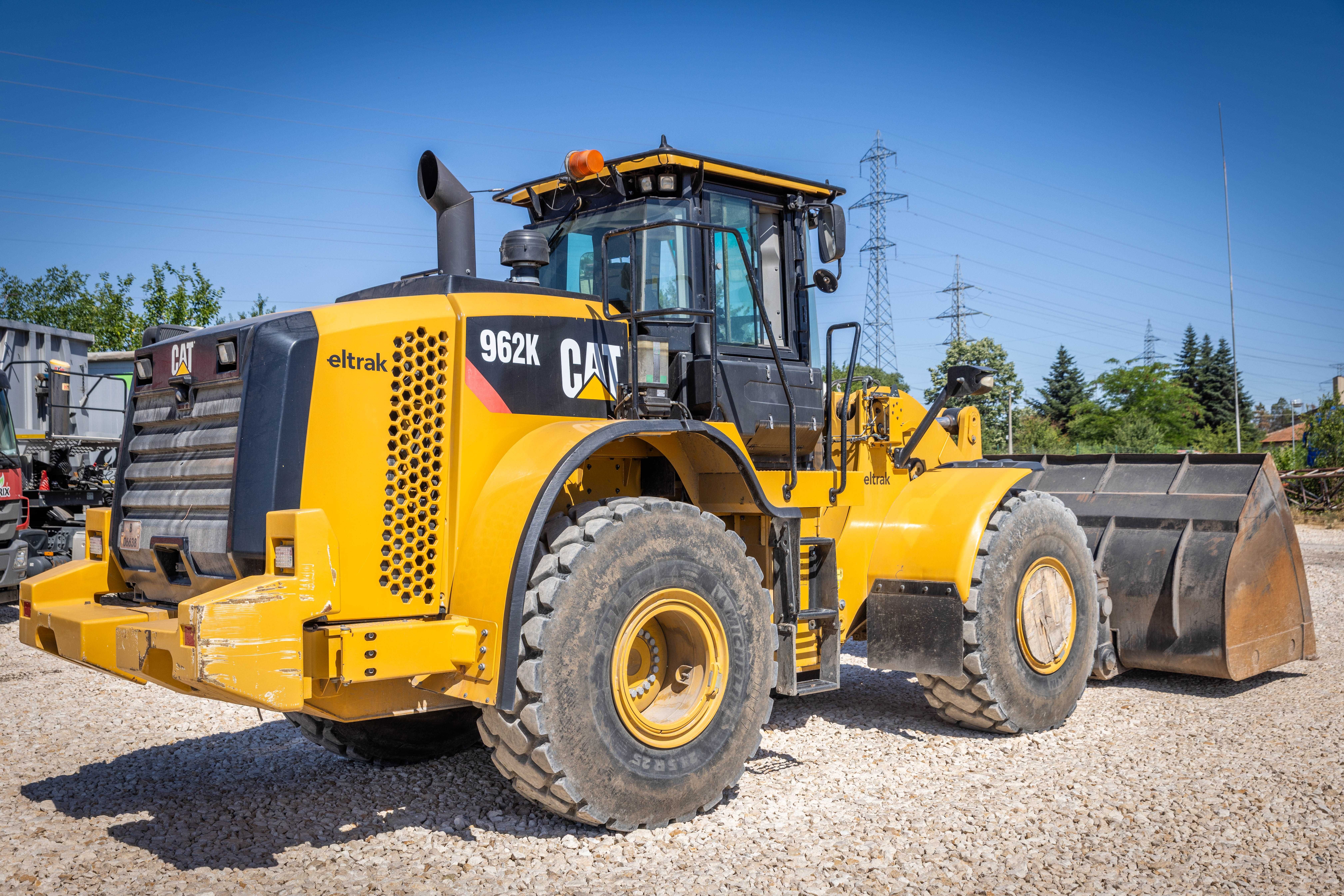Челен товарач CAT 962K 2015