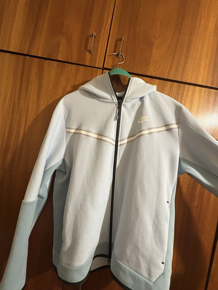 NIKE Tech Fleece Baby Blue