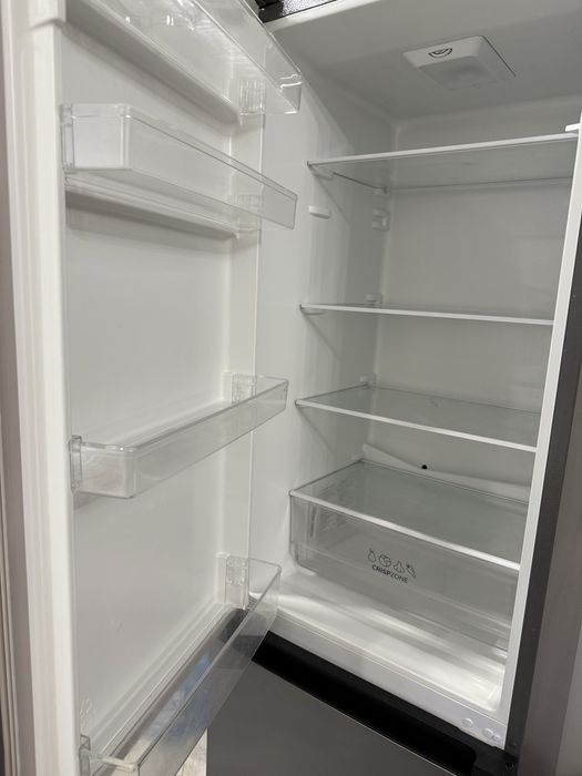 Холодильник работает