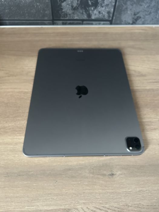 Ipad pro 12.9 6th gen M2 256 gb wi fi + cellular
