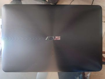 Asus R556L лаптоп