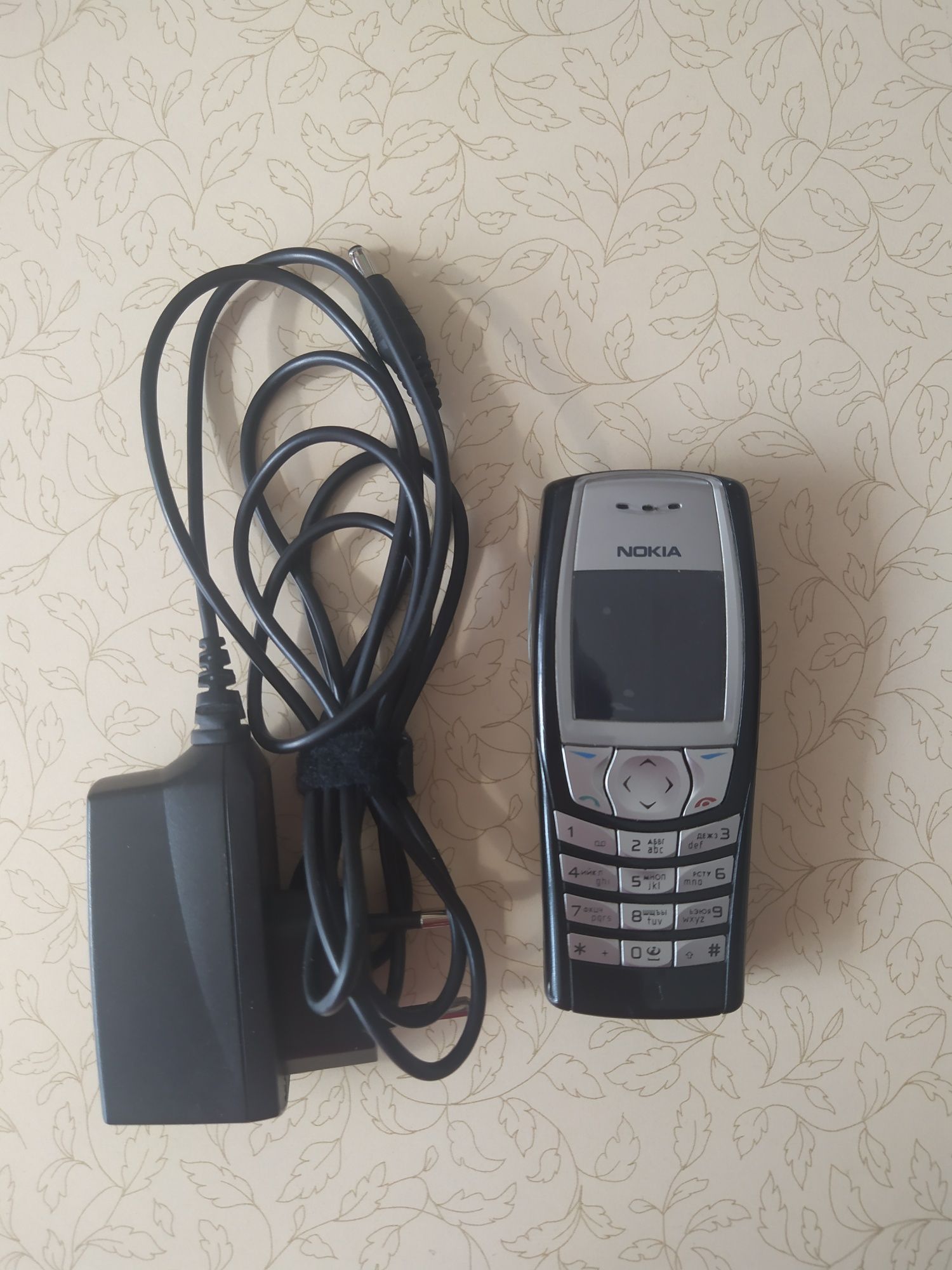 Сотовый телефон Nokia 6610.