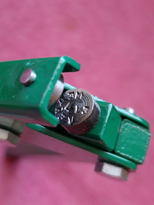 Пломбиратор ( новый ) смеситель небольшой тоненький  ( кран )