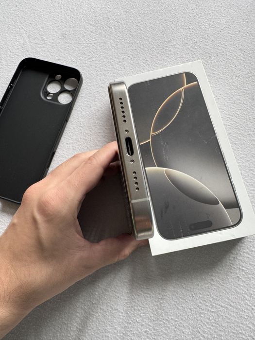 iPhone 16 Pro Max 256GB, baterie 100%, garanție până în 02.10.2026