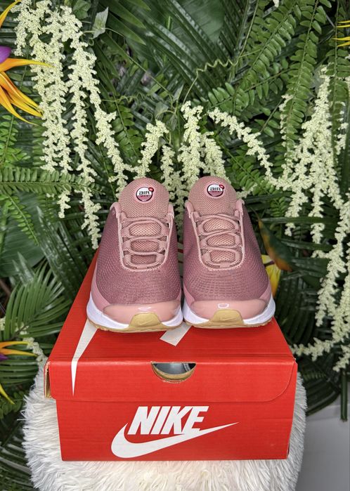 Nike Air Max DN Pink