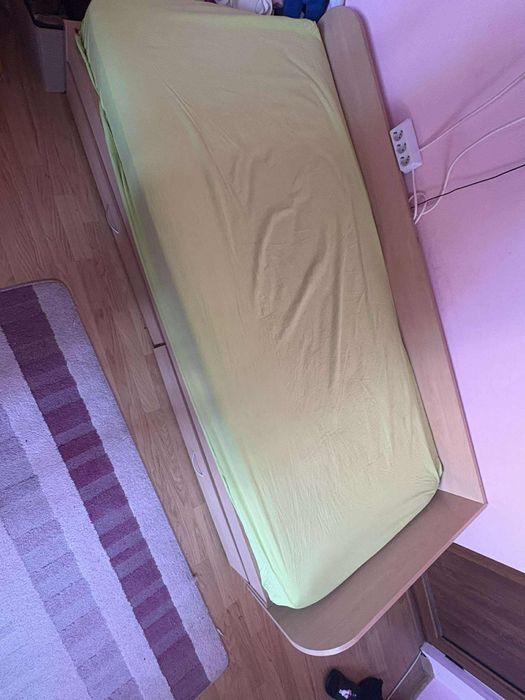 Единично легло с шкафчета