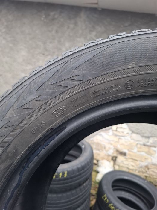 Vand 2 anvelope 235 55 17 nokian de iarna bune  dot 2020