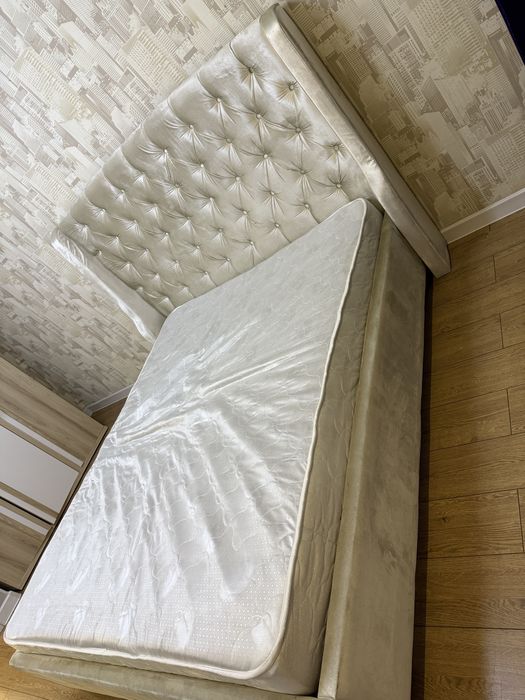 Продается кровать с матрасом