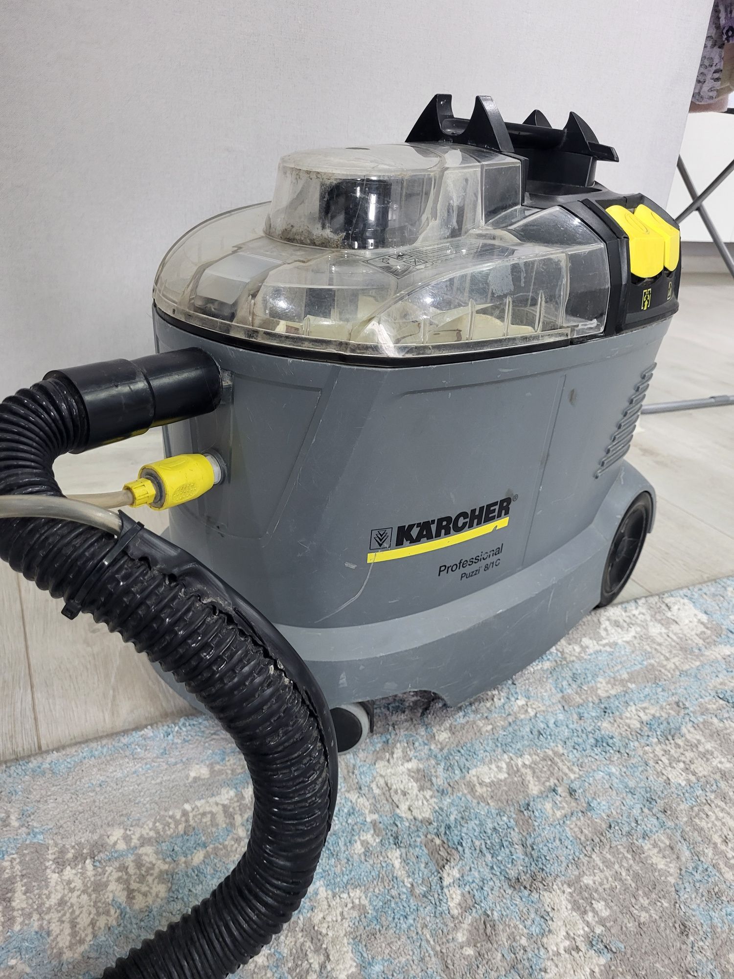 Karcher Puzzi 8/1c моющий пылесос