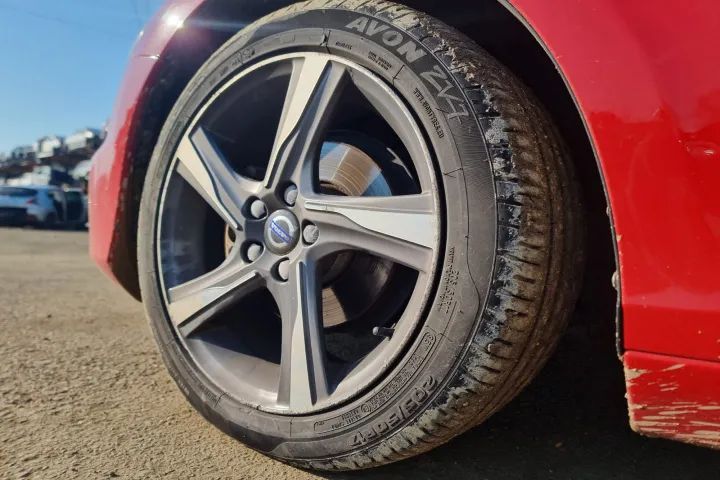 usa portiera stanga dreapta fata spate macara geam motoras oglinda parbriz  Volvo V40 R-design 2015, motor 1.6 D2 114cp cod motor D4162T  dezmembrez dezmembrari