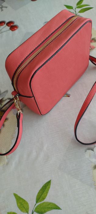 Дамска чантичка цвят корал