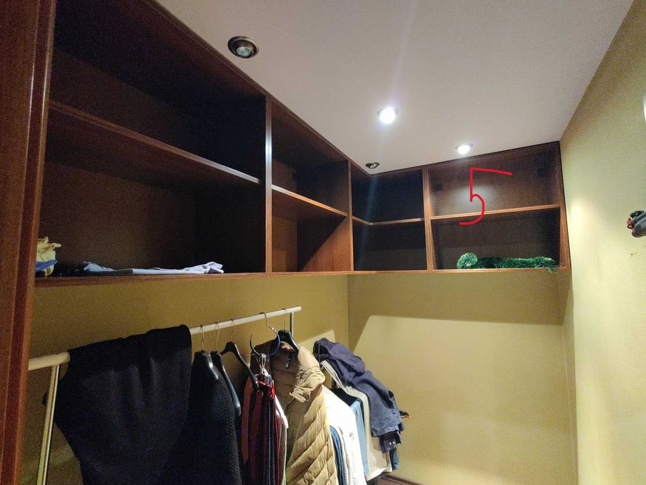 Разпродажба на мебели