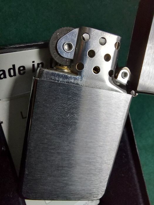 Bricheta Zippo slim originala an 2009