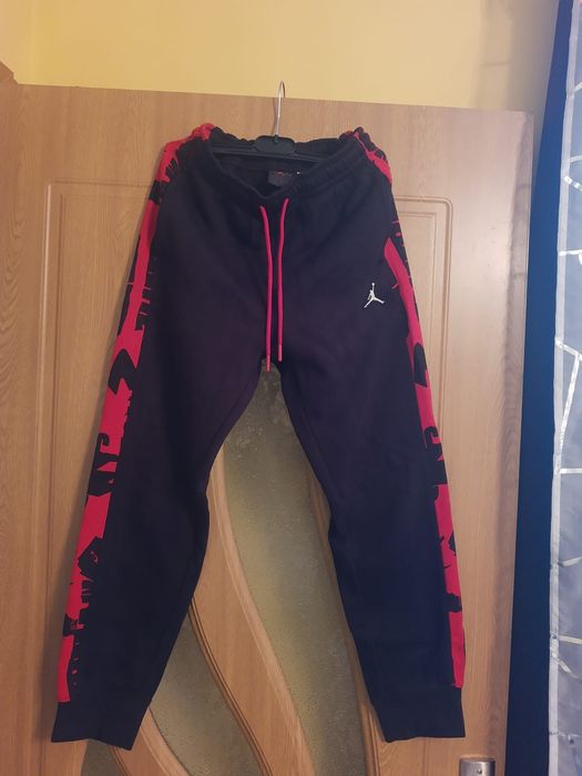 Pantalon techi Jordan si Nike intr o stare foarte bună!