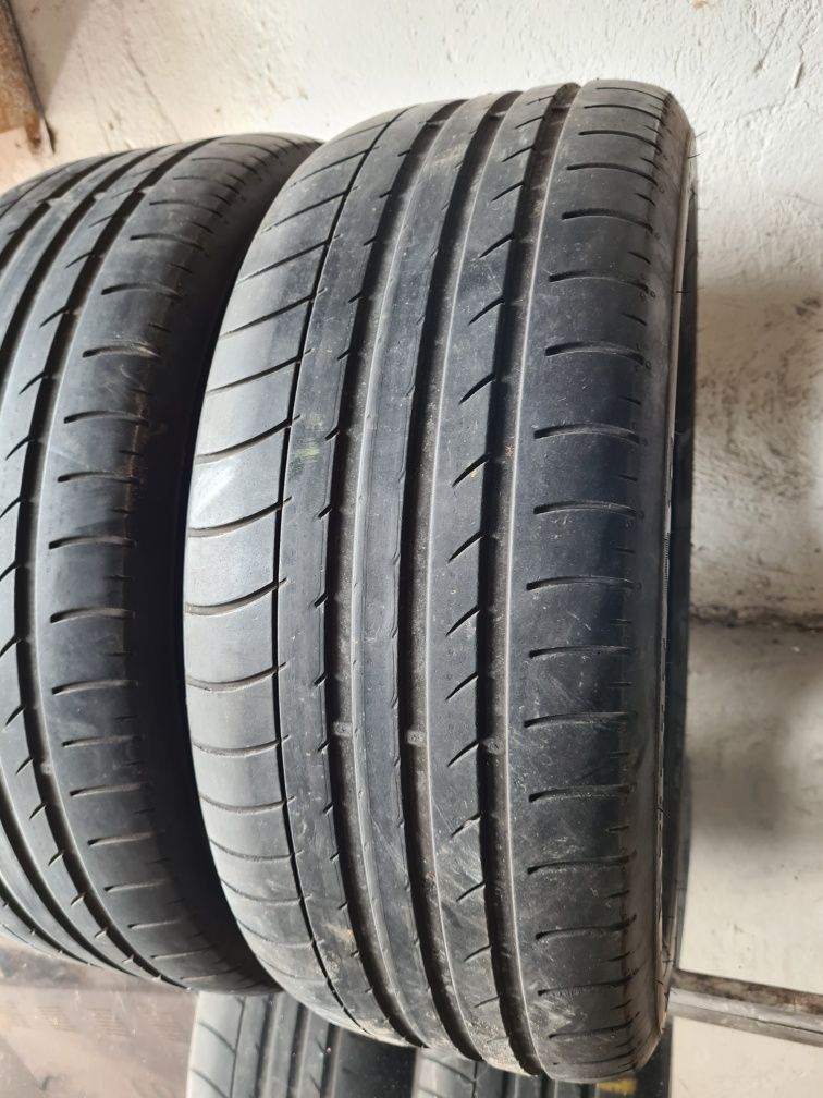 2 бр. летни гуми 235/50/18 Dunlop MOExtended RSC DOT 5016 4 mm