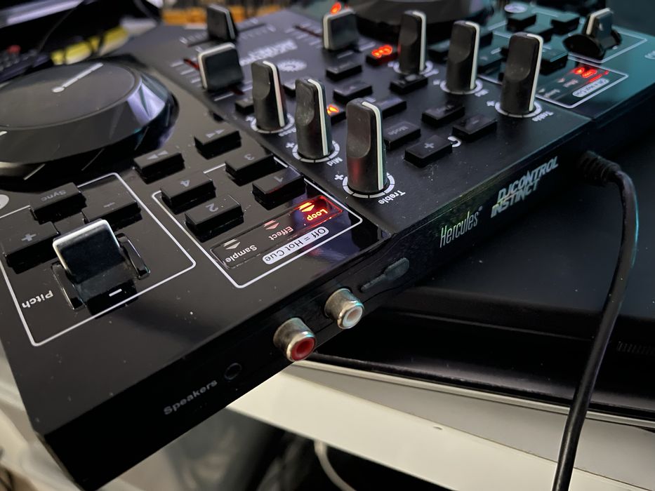 Consola DJ Hercules DJControl Instinct in stare foarte buna