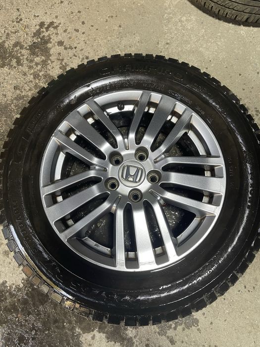 Зимняя резина на дисках.