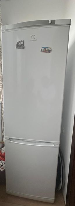 Холодильник indesit (не работает)