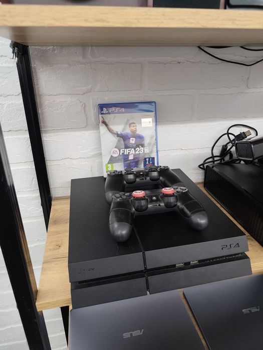 Игровая приставка PS4