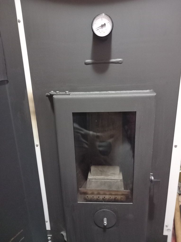 Продавам пелетна камина Грейко 25 kw.с подарък прахосмукачка  за пепел
