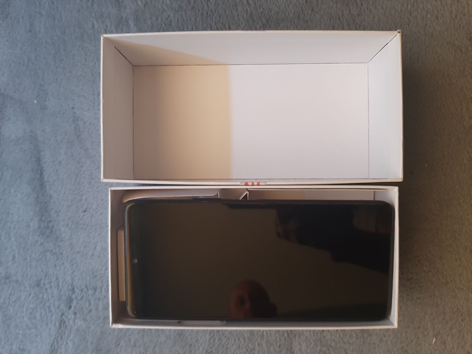 Продавам  Huawei 9  se    добро състояние