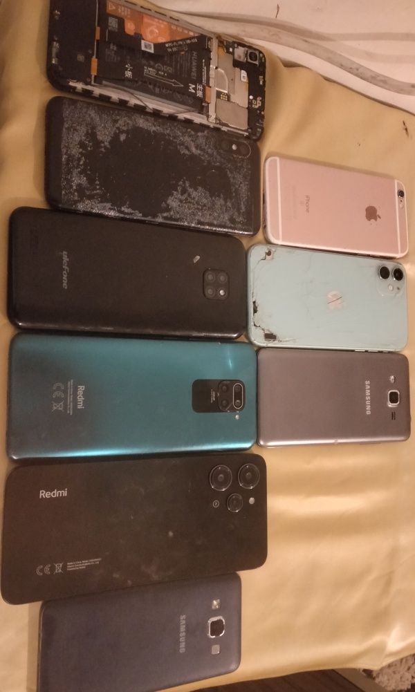 Vând telefoane pentru piese