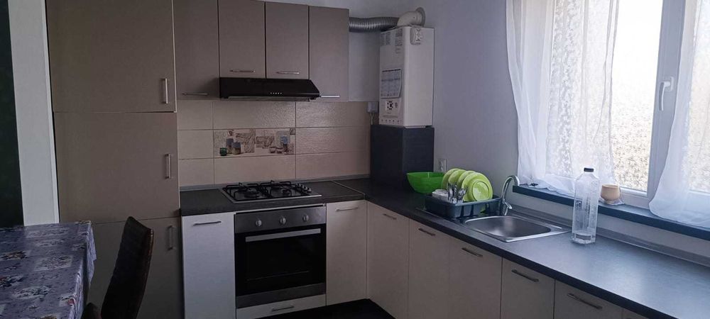 Inchiriez ap 2 camere mobilat/utilat complet,curte proprie-Sanpetru