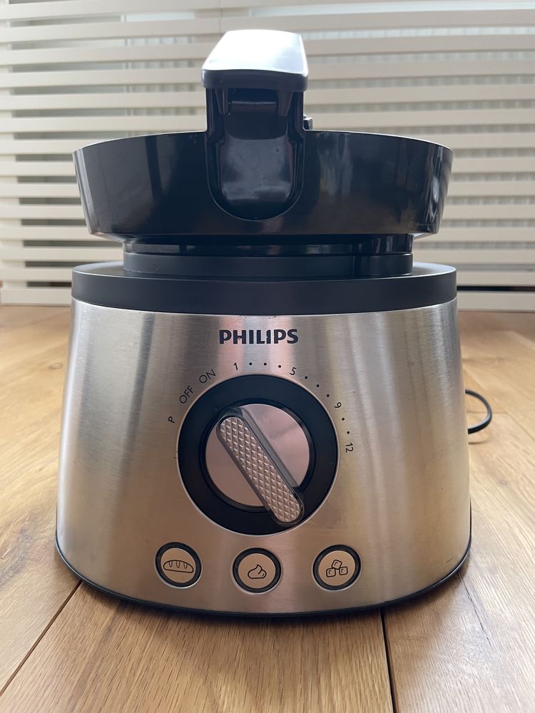 Продавам кухненски робот PHILIPS с блендер и сокоизстисквачка