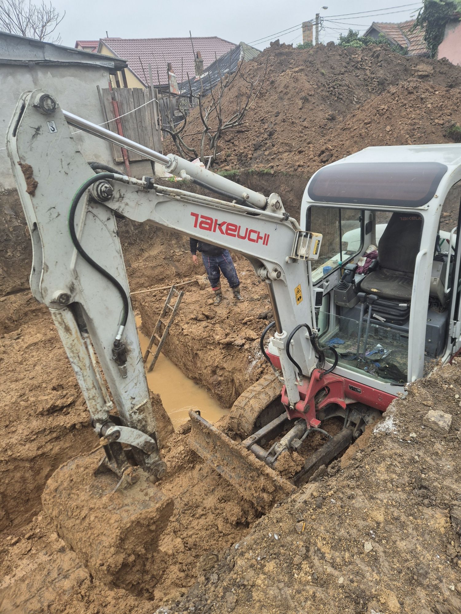 Demolări case ,Buldoexcavator, Evacuarea moloz, Piconare beton ,