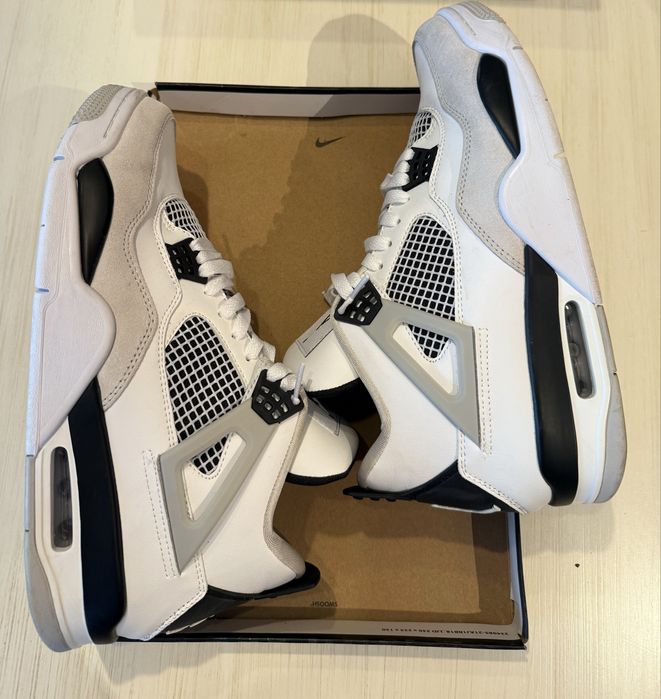 Jordan 4 Military black